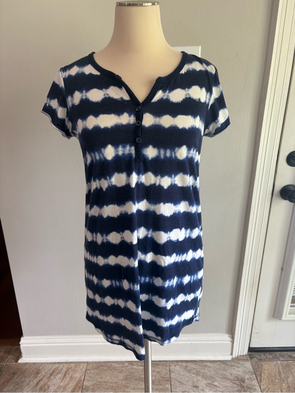 pj salvage blue and white tie dye pattern short night shirt in size small GUC